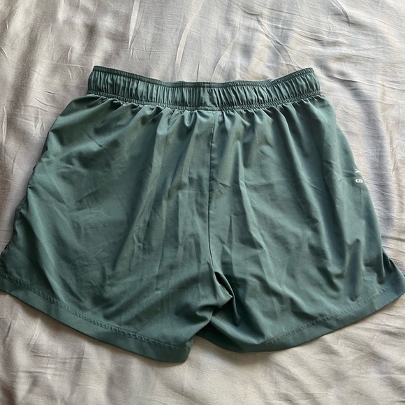 Green gym shark athletic compression shorts - Picture 3 of 4